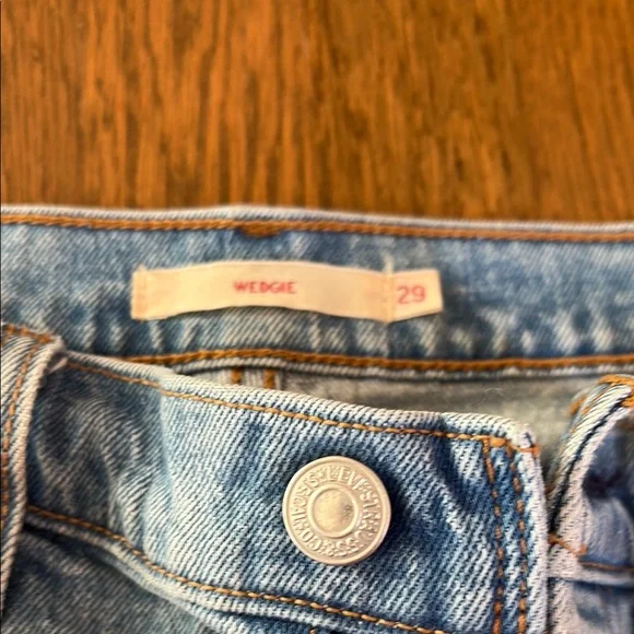 Levi’s women’s wedgie jean size 29 - Picture 3 of 6